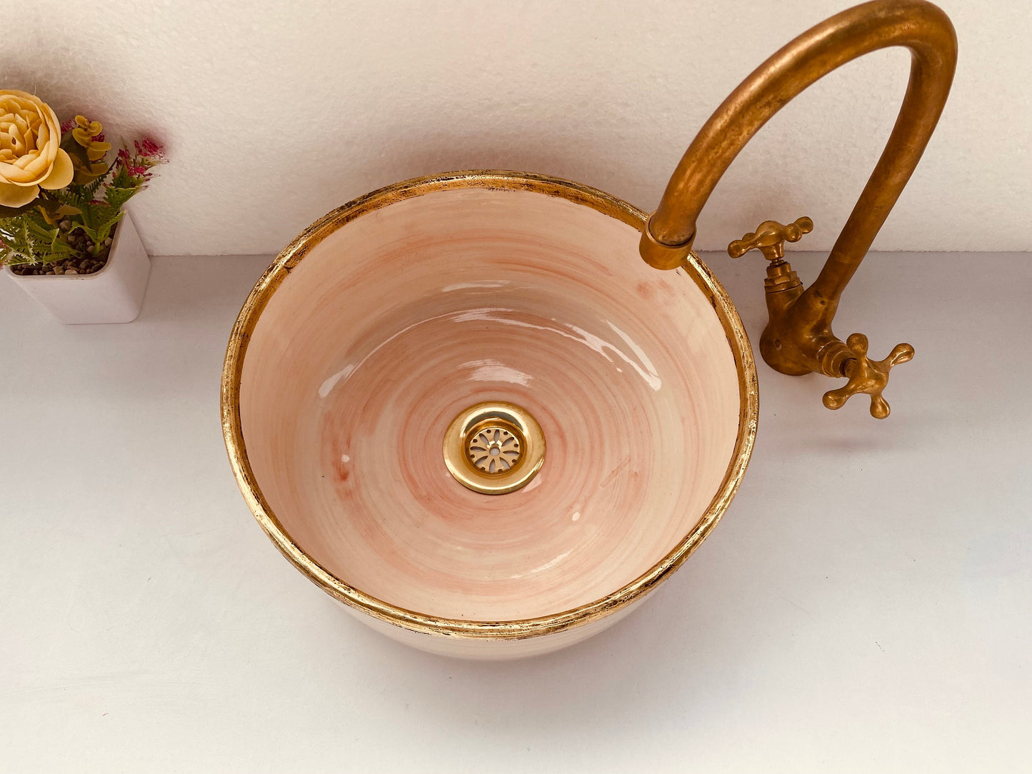Lavabo de salle de bain rose en laiton massif brossé avec rebord - lavabo avec moderne du milieu du siècle - bassin de ferme artisanale cadeau gratuit avec